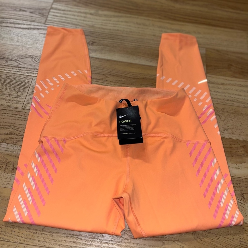 Nike Speed Tight Fit Leggings Size Medium - NWT CU3288-835 - Womens